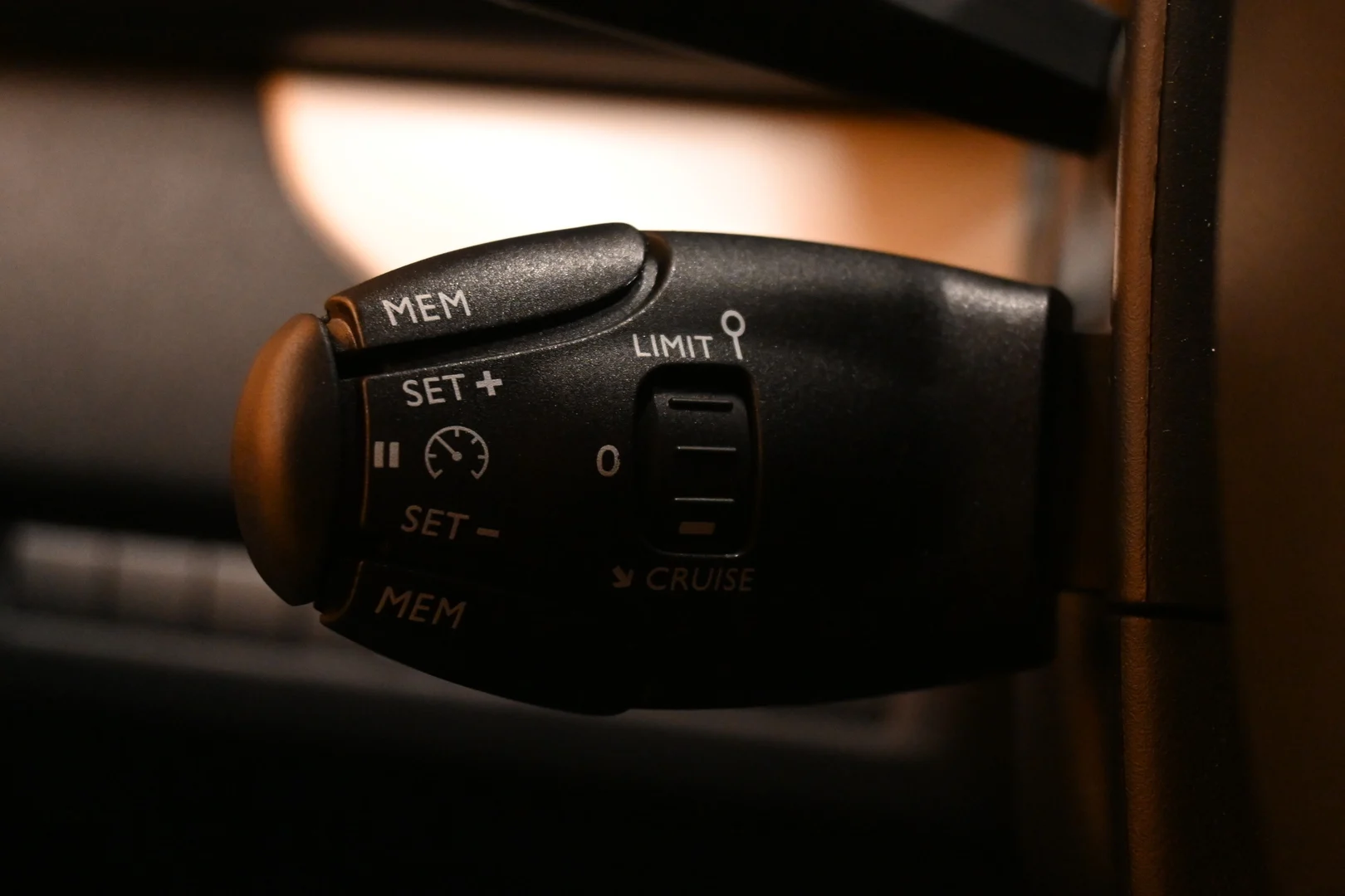 Car Image - 7VWu49Ki36NydwF6YclfS