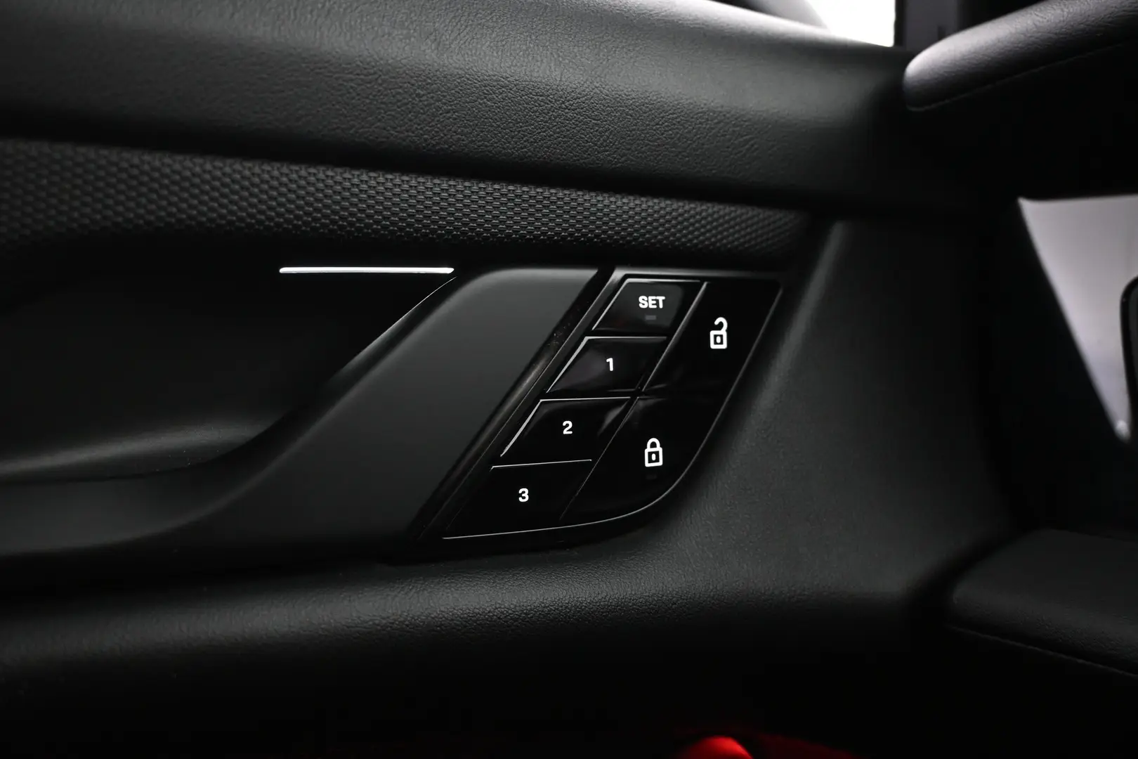 Car Image - 7E8xzHKbJWzuPzlSNqn8ad