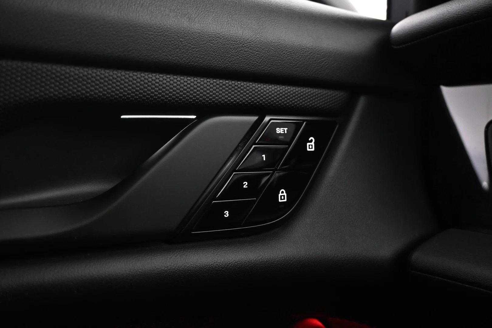 Car Image - 7E8xzHKbJWzuPzlSNqn8ad