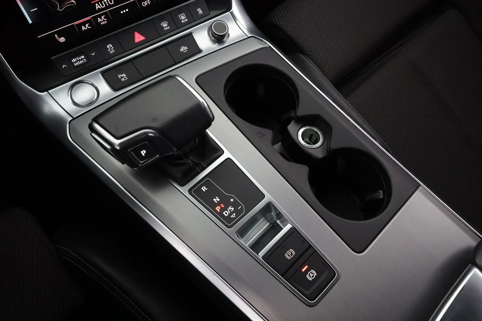 Car Image - JCFGhRlfQcGLBOLHjttXm