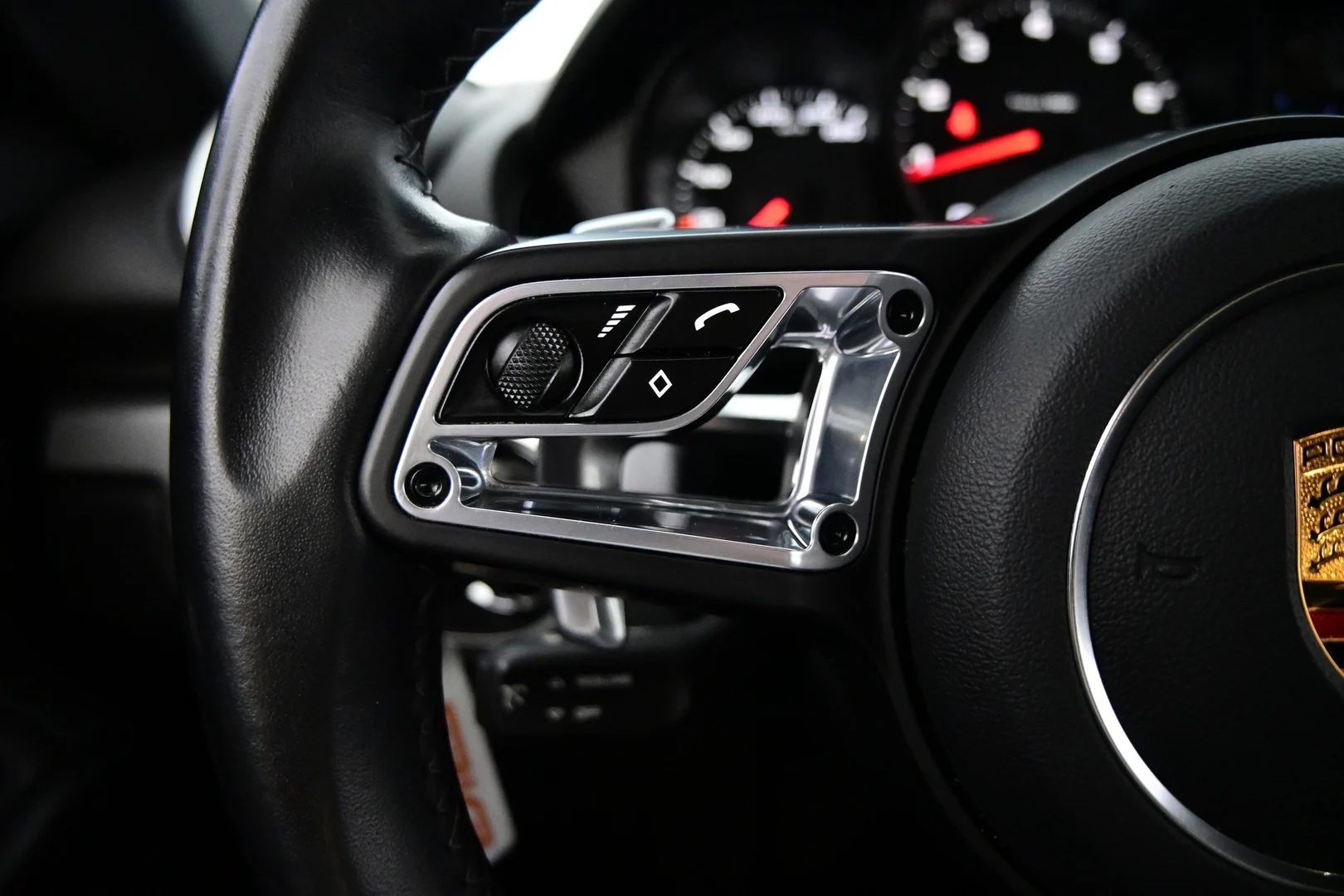 Car Image - 6LMxJbGfUfzBzupKRgBGxO