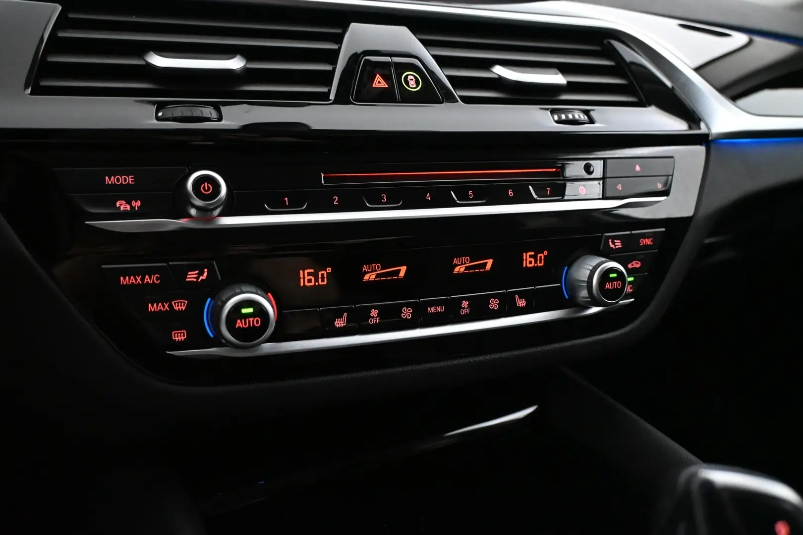 Car Image - 2jdAOwslVd7f4Yy0W3wvpM