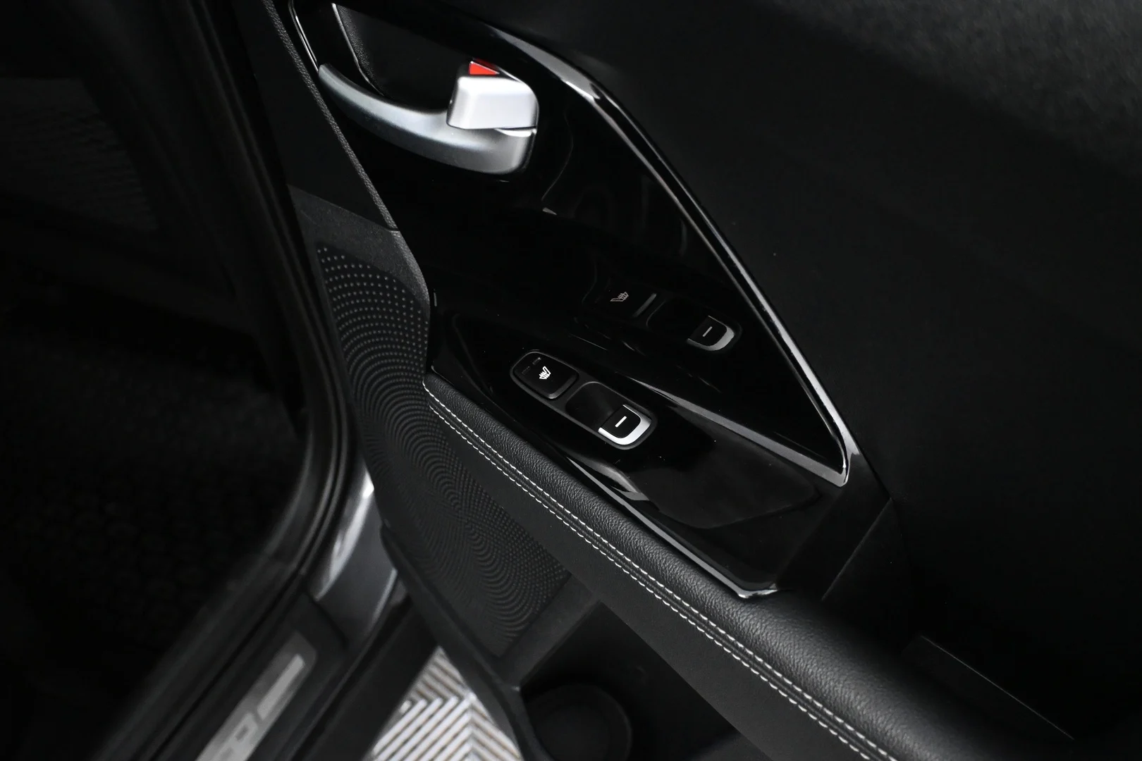 Car Image - 3fwiLBce1AzxJc2lB23Zar