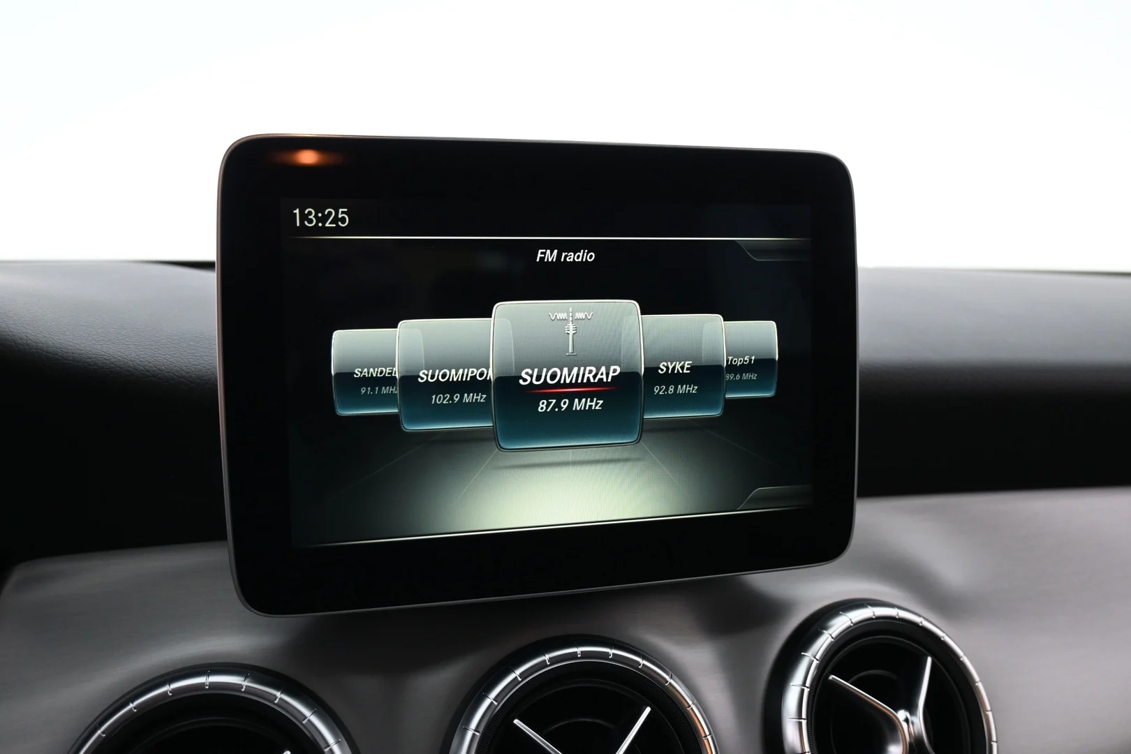 Car Image - 3yka5kFXgpsSuX8g3l8nDm