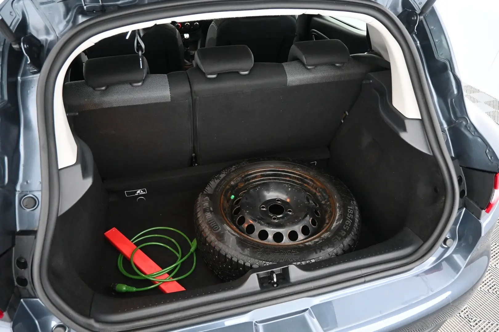 Car Image - 4lc3JHY4OjFWhQKASJWBCS