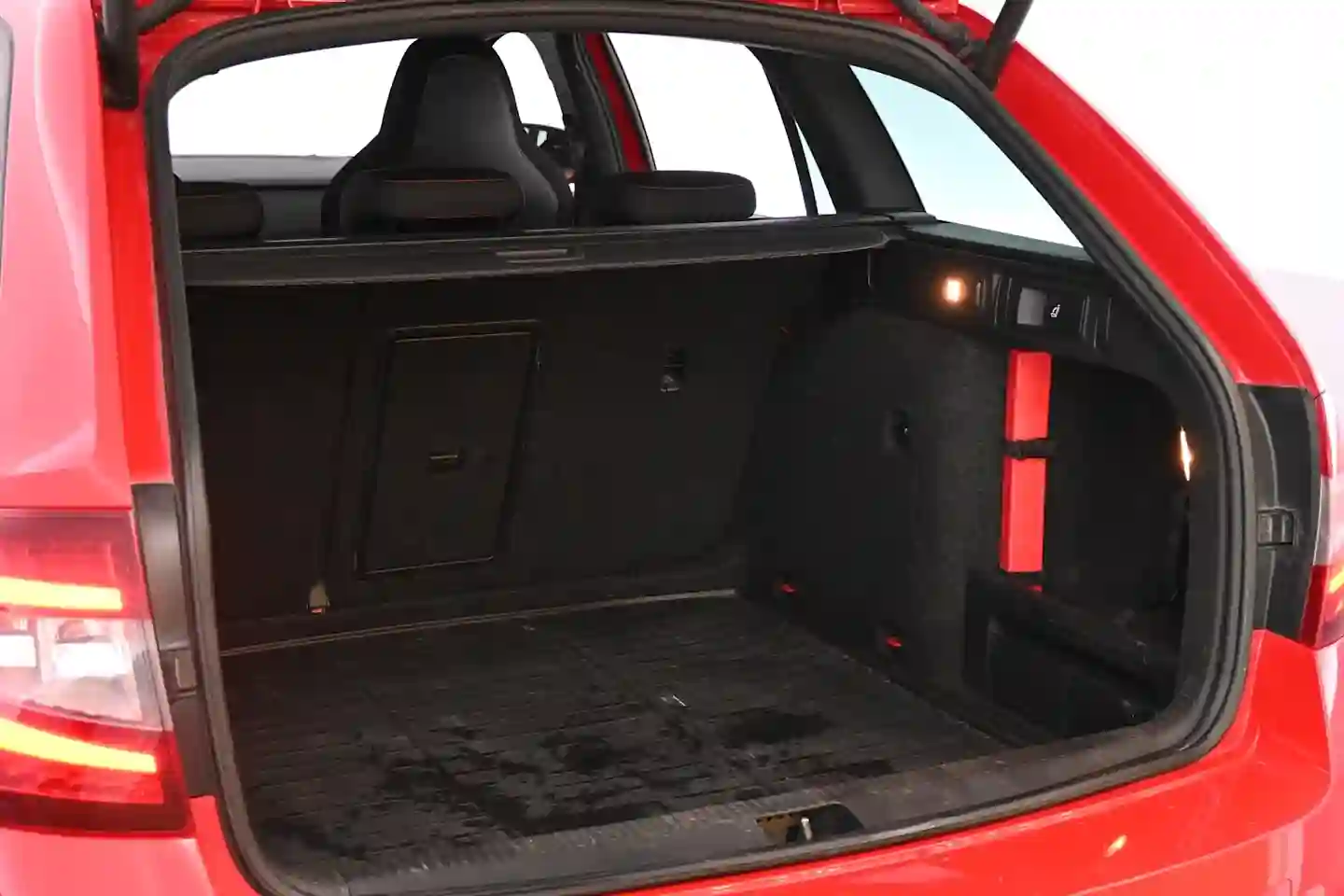Car Image - 3xk3l3uA7wUvGRkWPh4uJK