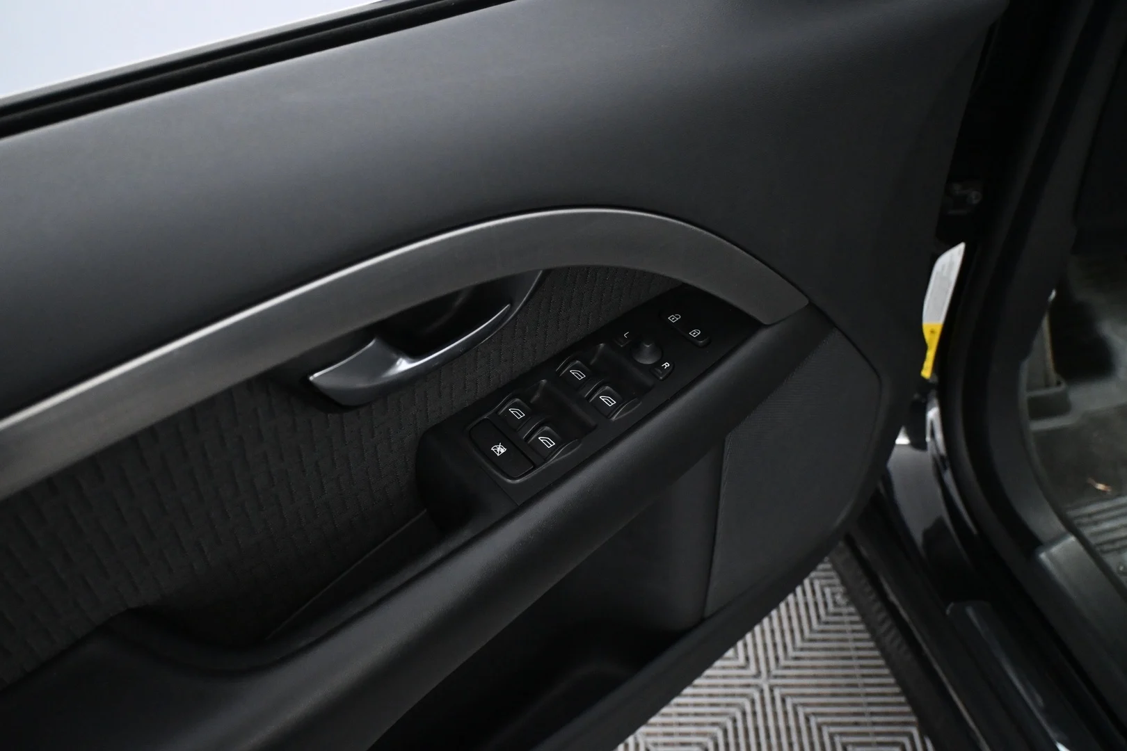 Car Image - 2odB1UOnvQnEBwYexM8wlD