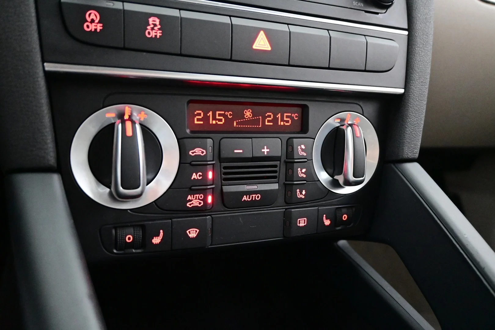 Car Image - 6D4QNfOpc7V3AVfXlB1wYA