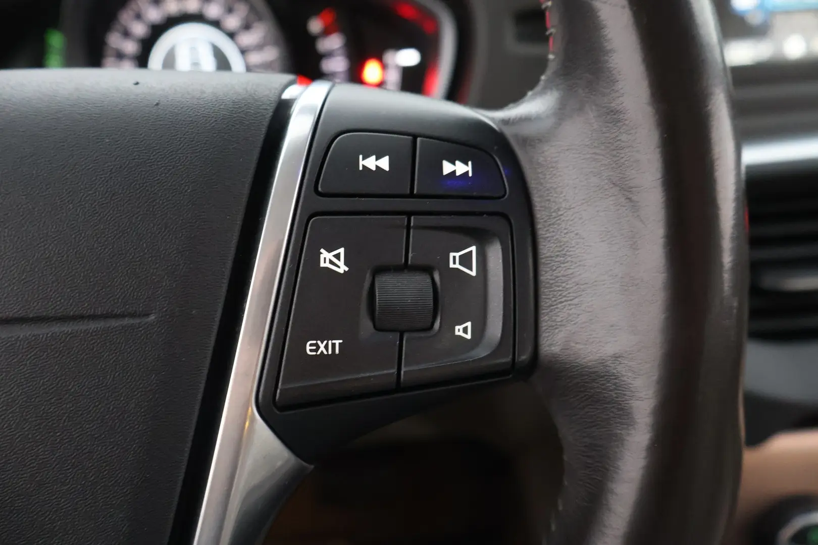 Car Image - 2zCMPNNWZ7Lui3bAobCoV0
