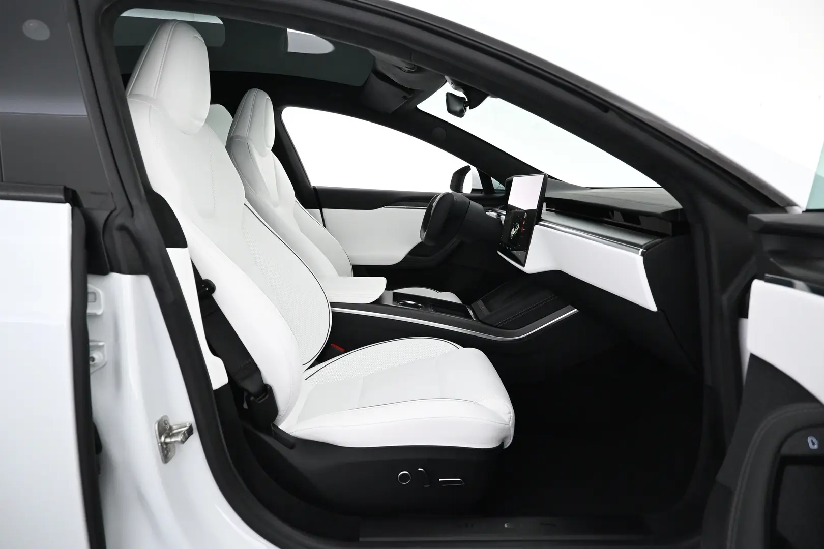 Car Image - 48ihubgTNAe2Ph50H3hqaN
