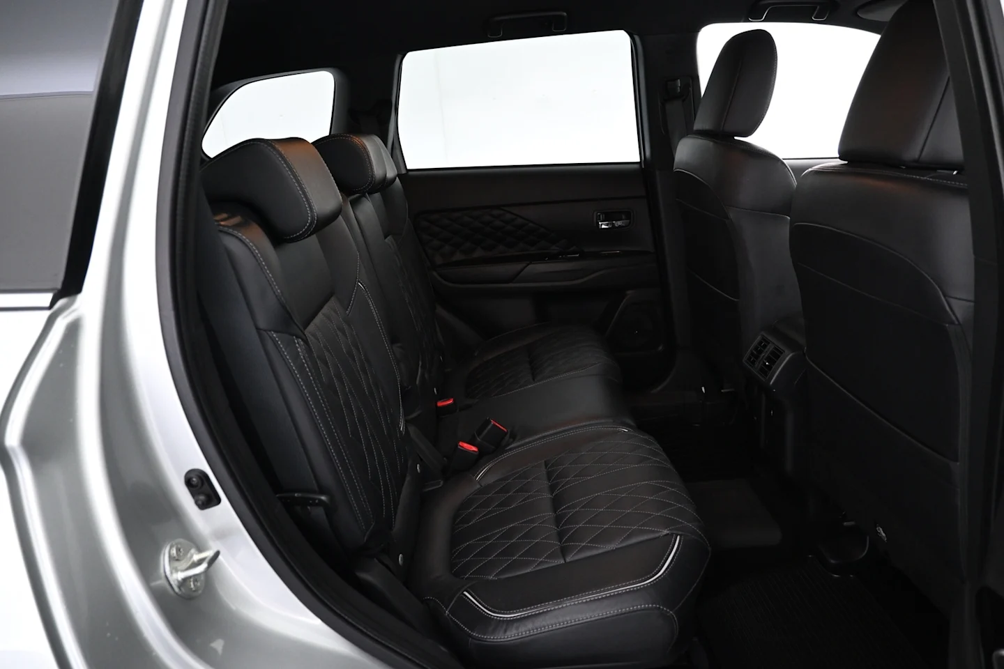 Car Image - 2TA5R7STDHfC6N9dbr8L6S
