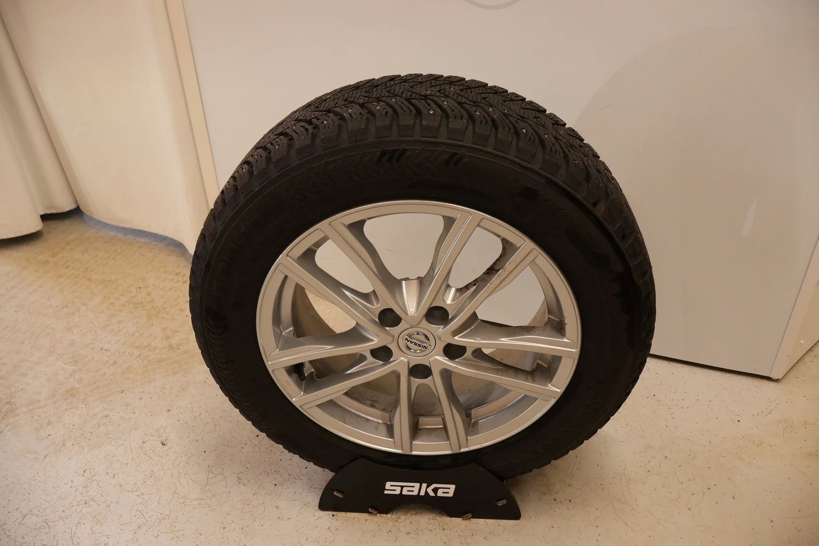 Car Image - 4W3mN9rt04VB32IOSFETmP