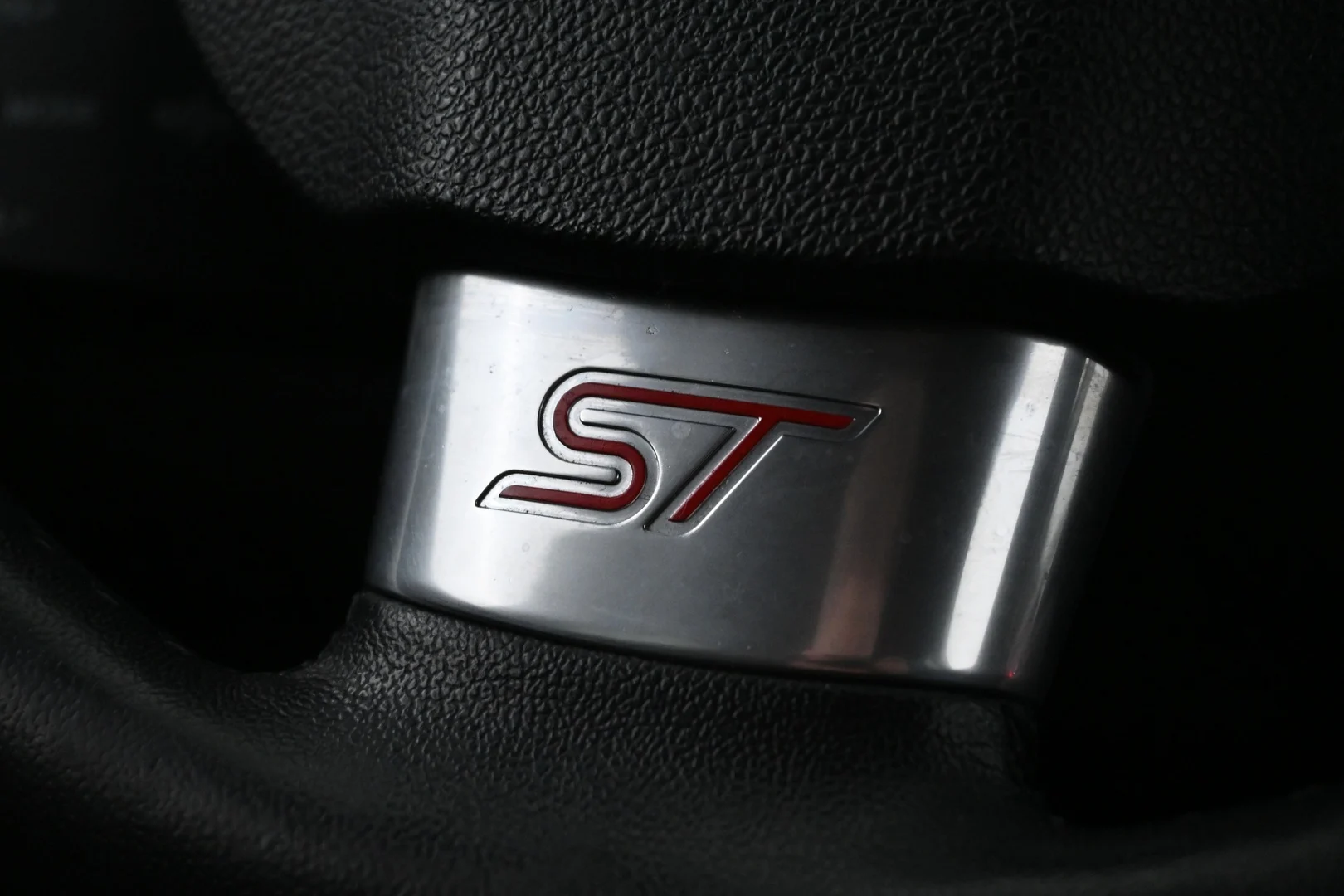 Car Image - RZRAcnmaUxMZu67qYdEMj