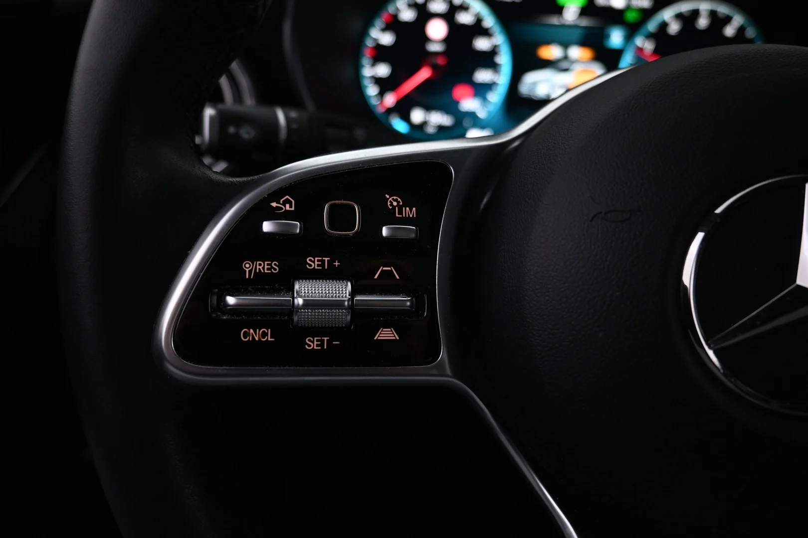 Car Image - 1YbaAPaxvETZtQ7R6rz4pE