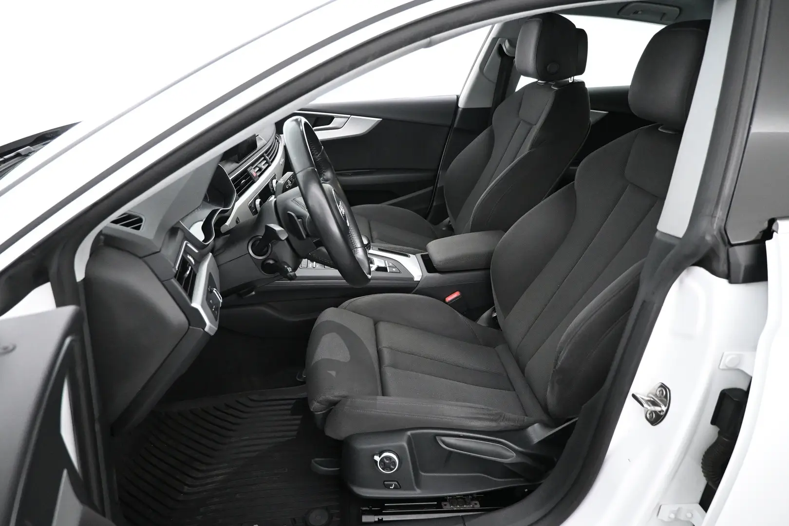 Car Image - 63aQjL39zCc7r7GE8A6l1b