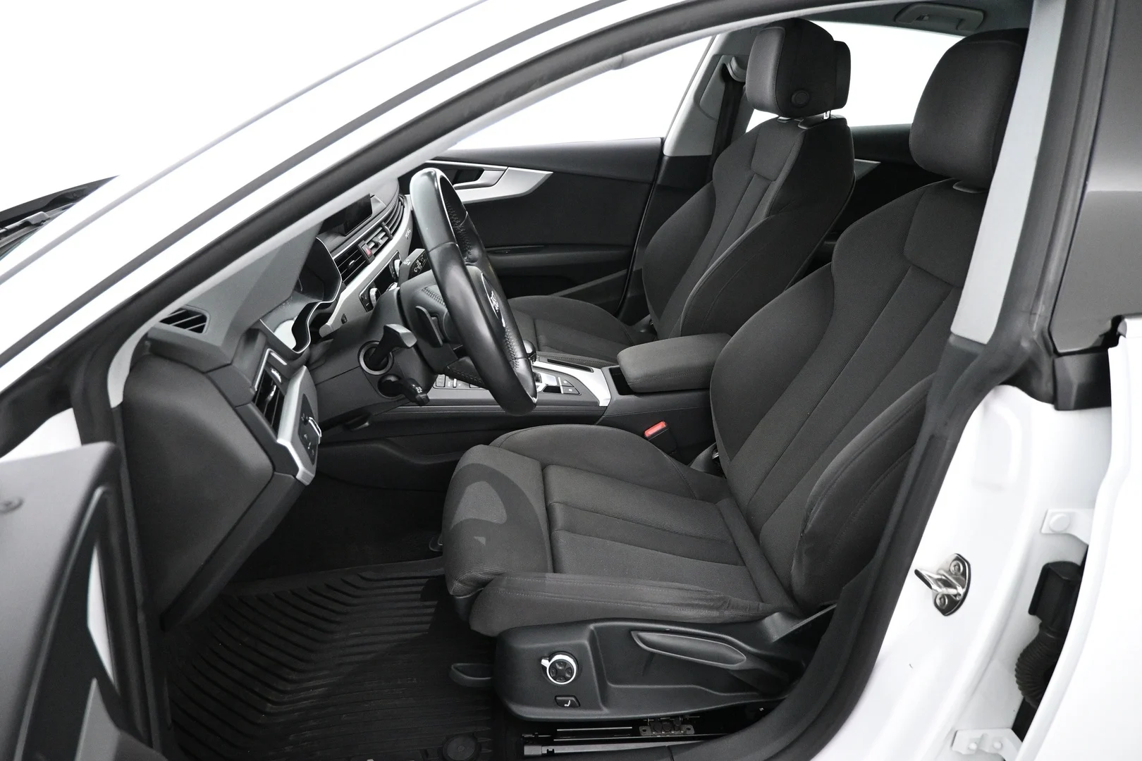 Car Image - 63aQjL39zCc7r7GE8A6l1b