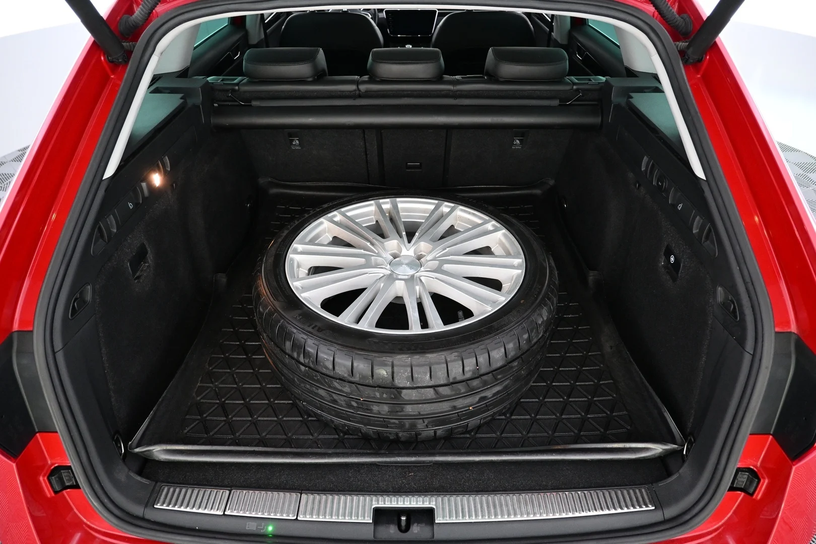 Car Image - 5Z2bxsOJQb5HSuEYQbfS7t