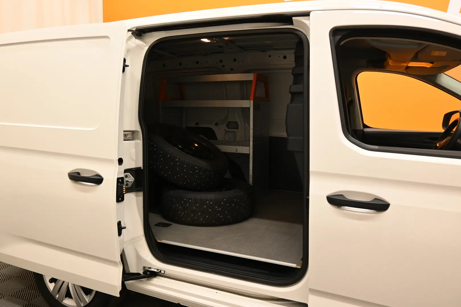 Car Image - 2t0pJD5E1xSzvaCYnbWIEj