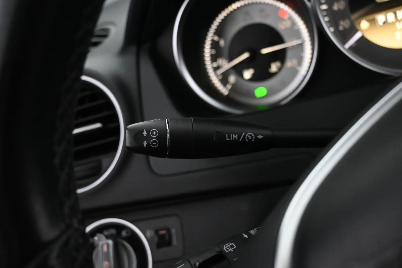 Car Image - Vd2DKOTgNk8j20LxE4E9e