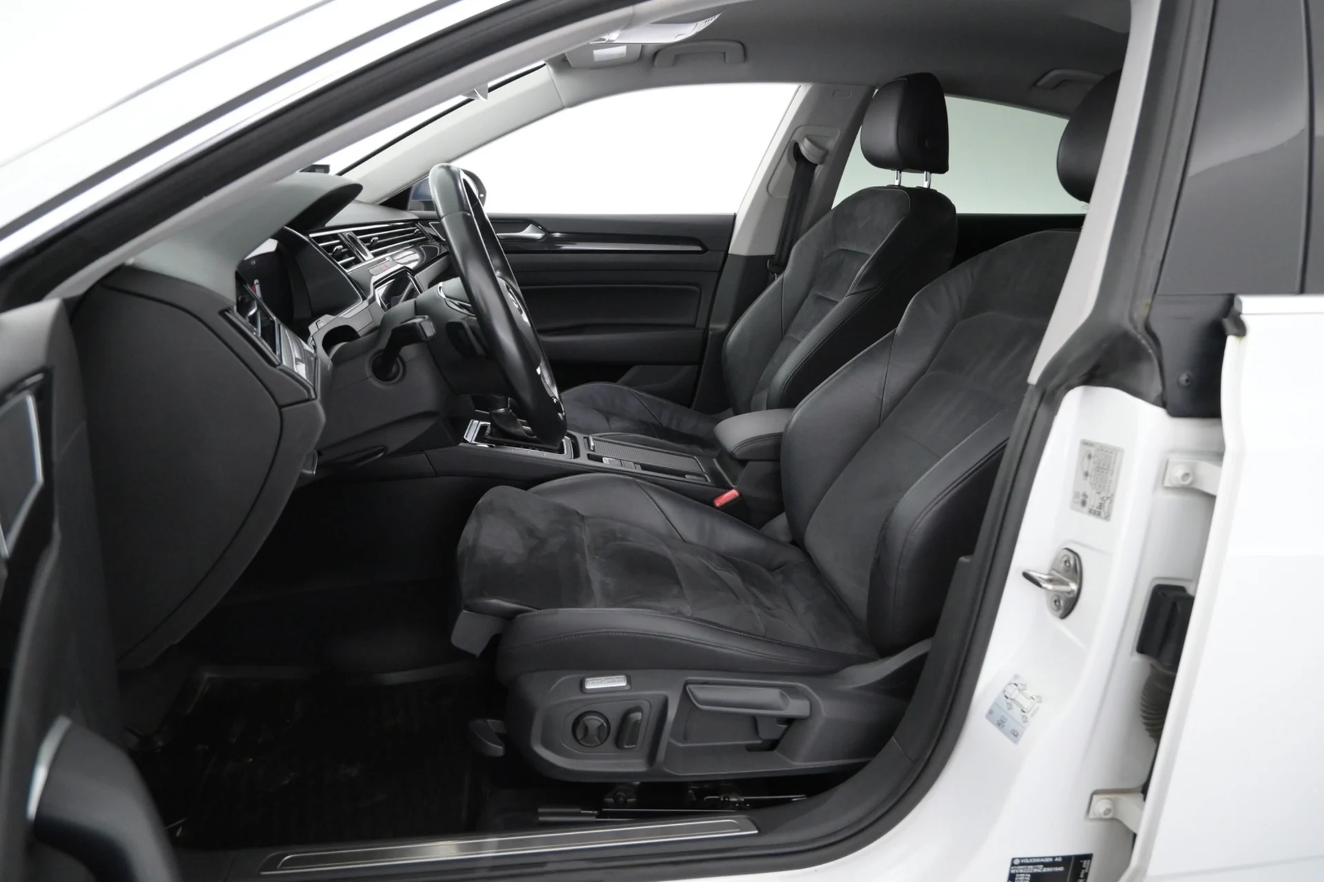 Car Image - 2uSetRmLrhgu4jQWtjDbEV