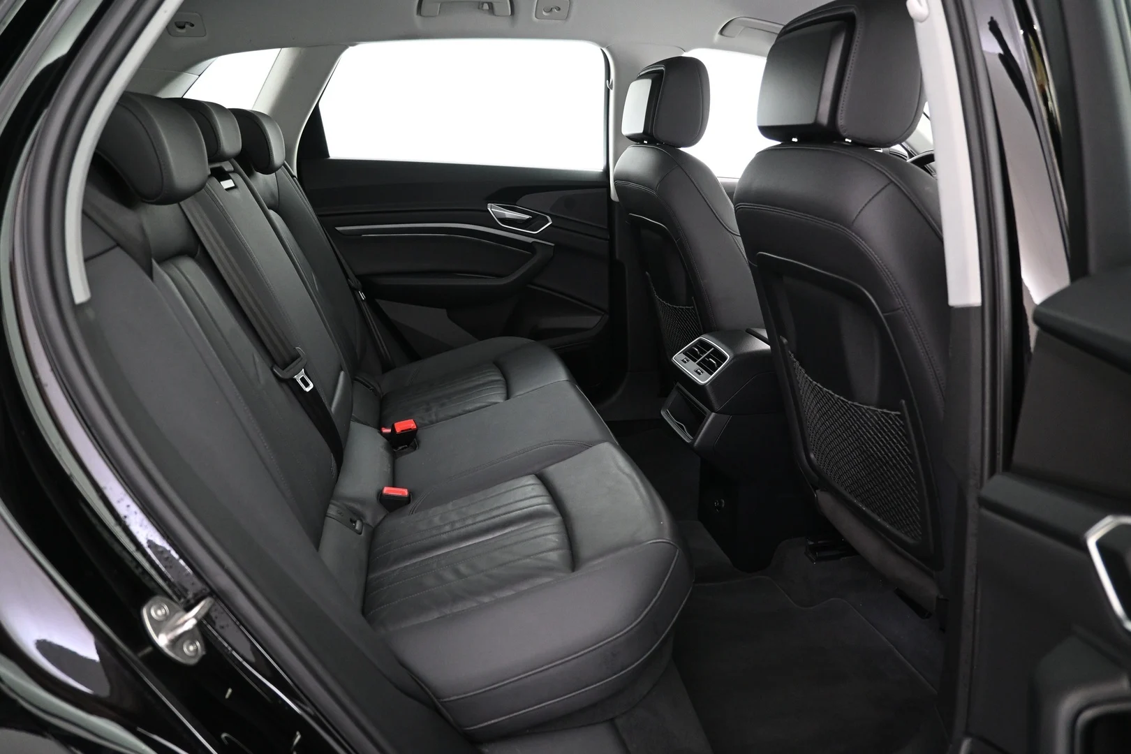 Car Image - 6Y49SiNa64hyRxZlMJsM6W