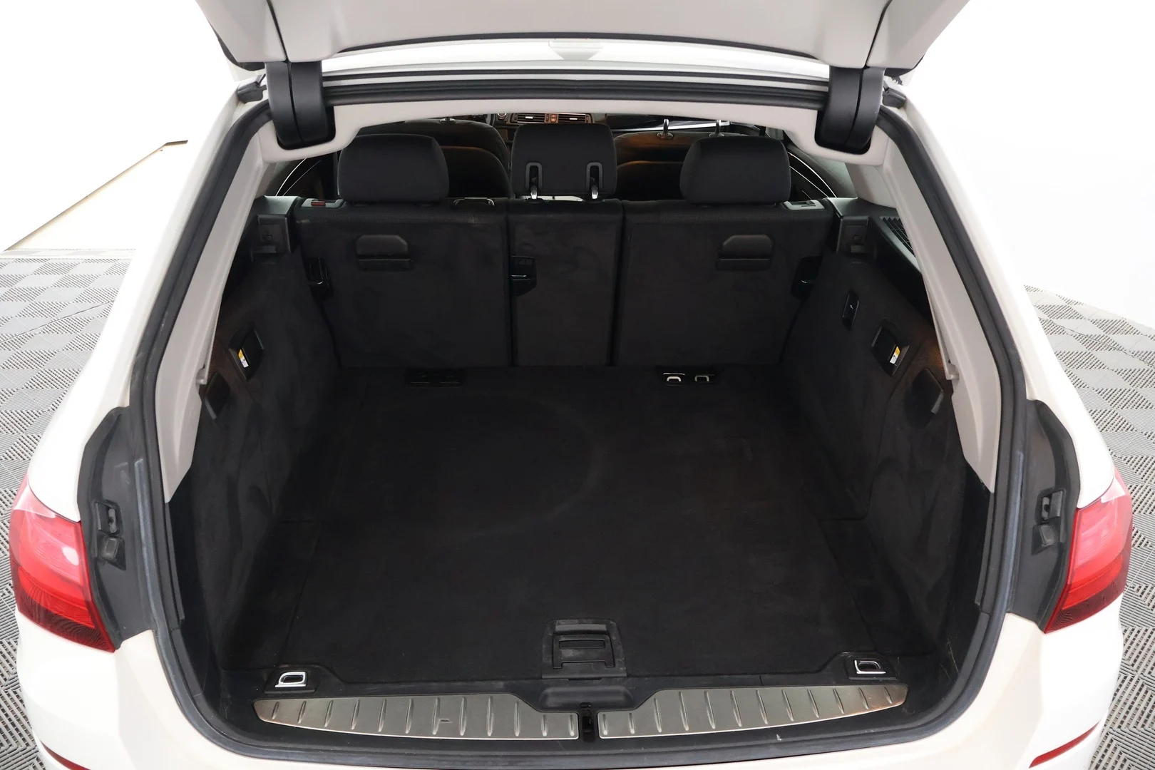 Car Image - pTWuLHqd9EFqYKE0zgRhx