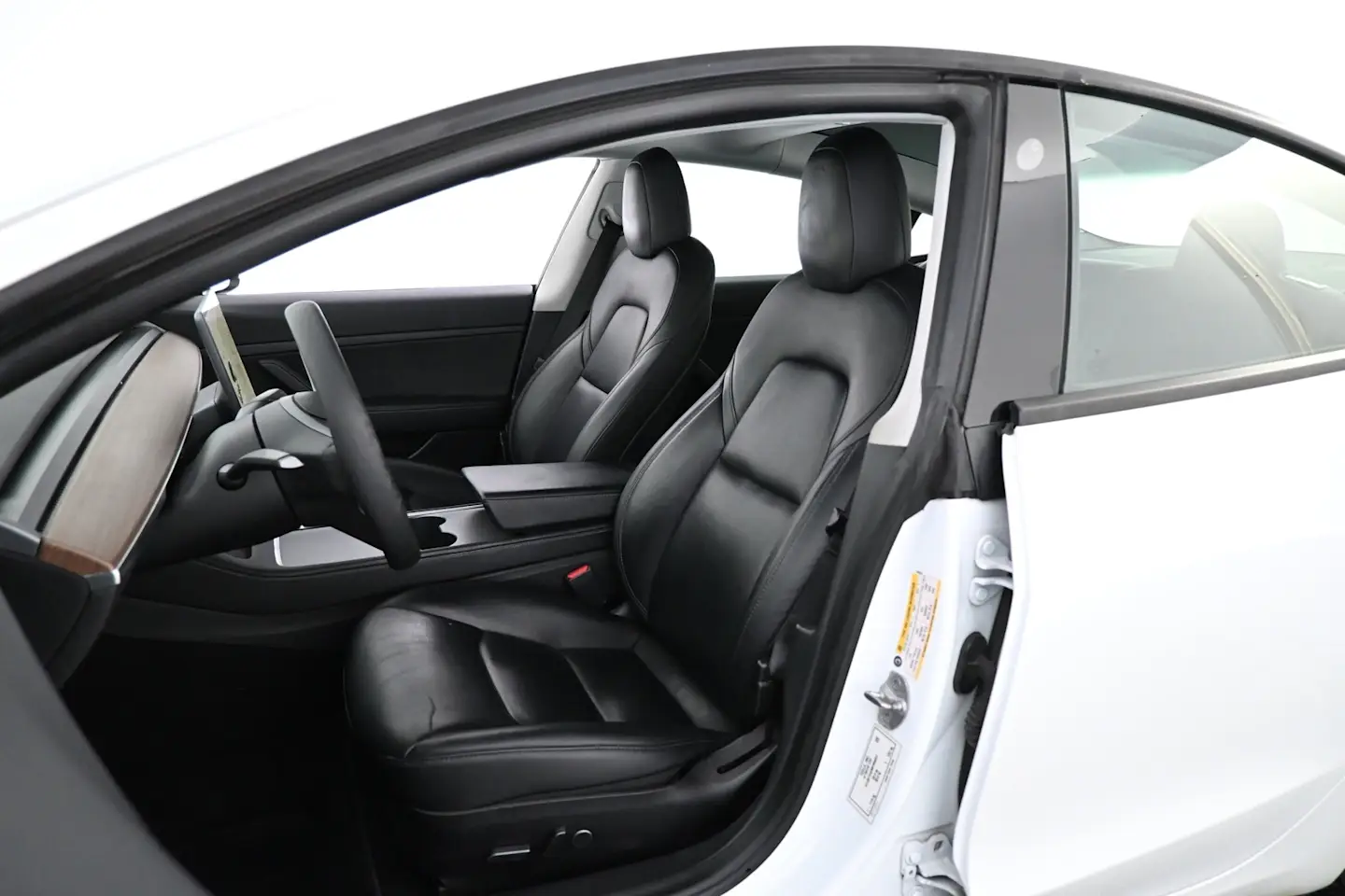 Car Image - 4Rnsq1HlkOqxABo5PNBQJI