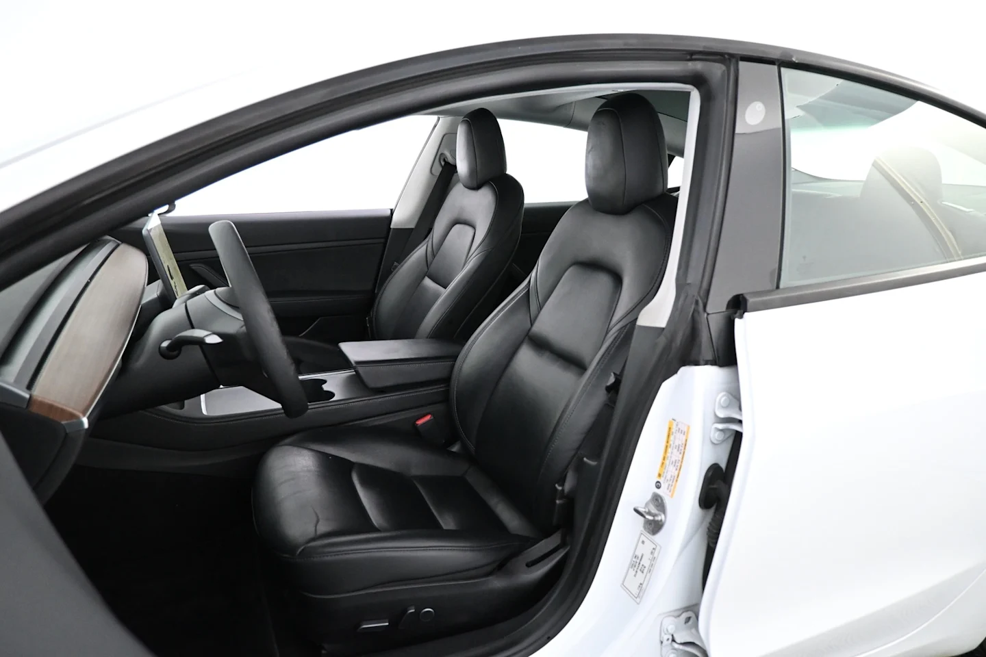 Car Image - 4Rnsq1HlkOqxABo5PNBQJI