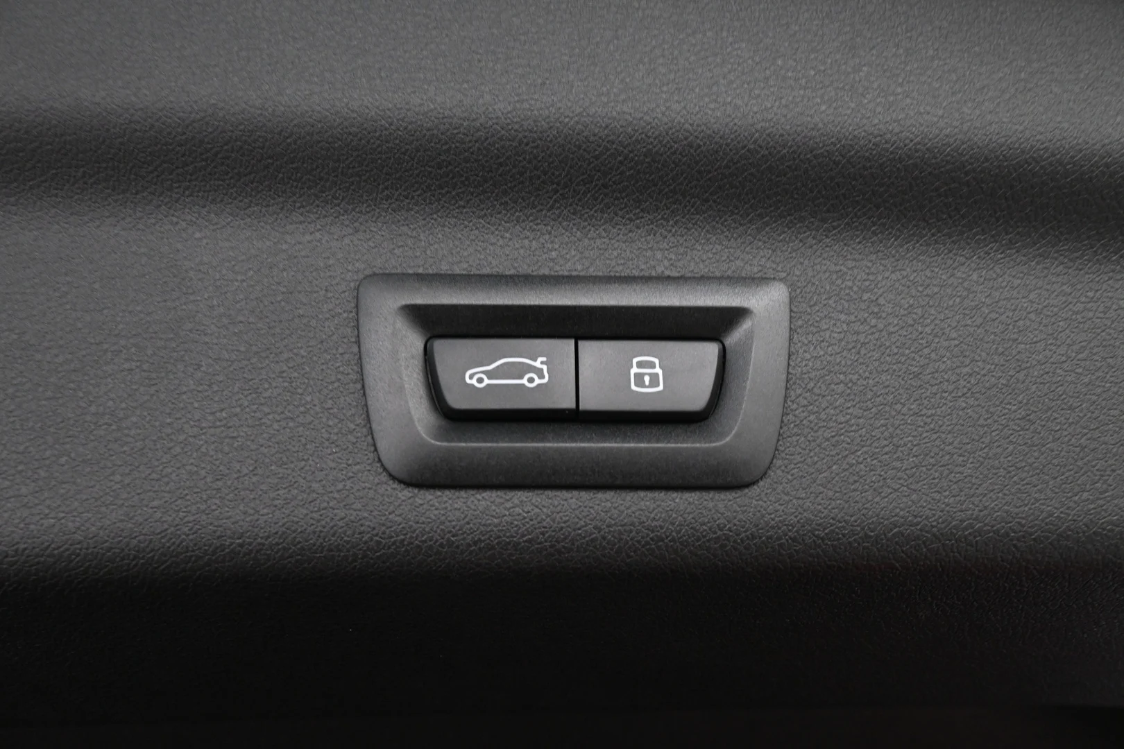 Car Image - 5vb3LWOwoHeMgRoJ5xcKcq