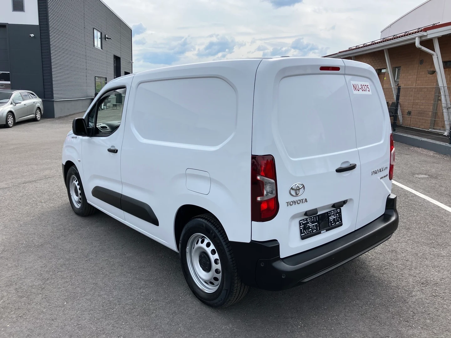 Car Image - 4vacUBNpQjJUW5o8N02KVK