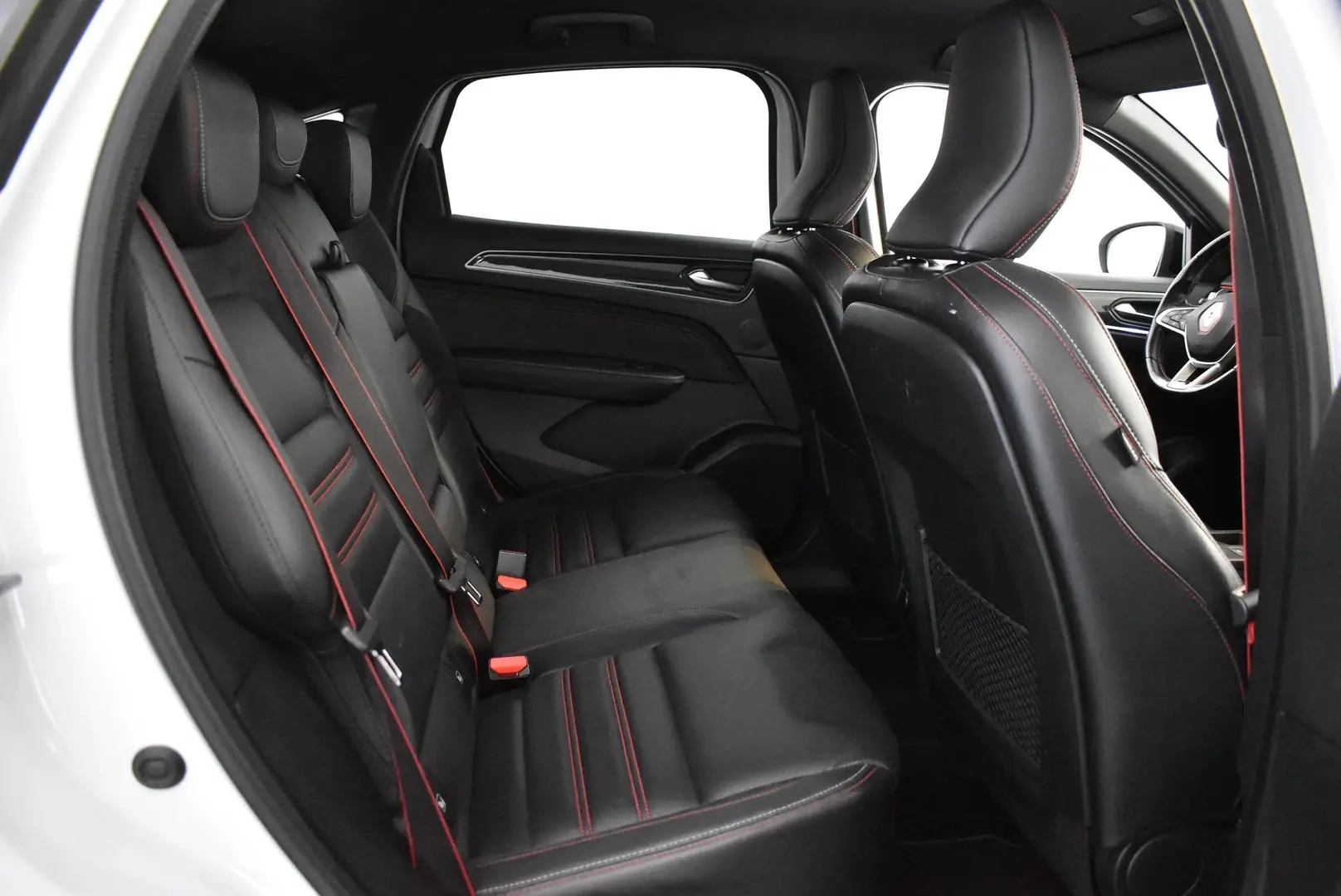 Car Image - 4E2Yx29YA9EcljVcLwJVe5