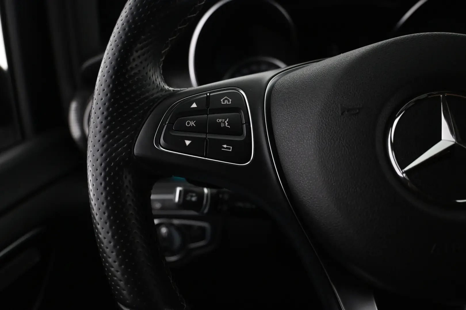 Car Image - 2bHZwrJT33zWL2ksf0Xqko