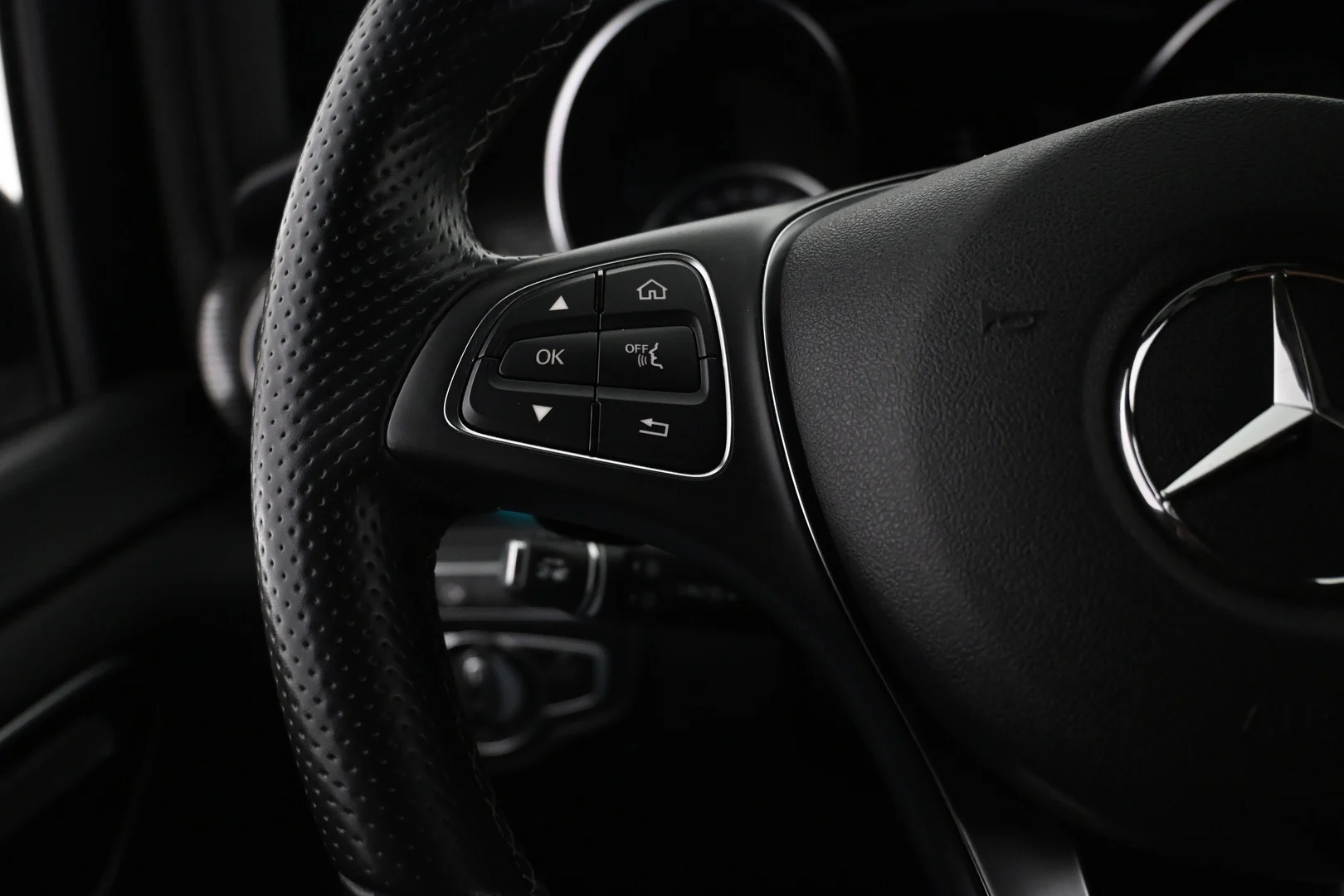 Car Image - 2bHZwrJT33zWL2ksf0Xqko