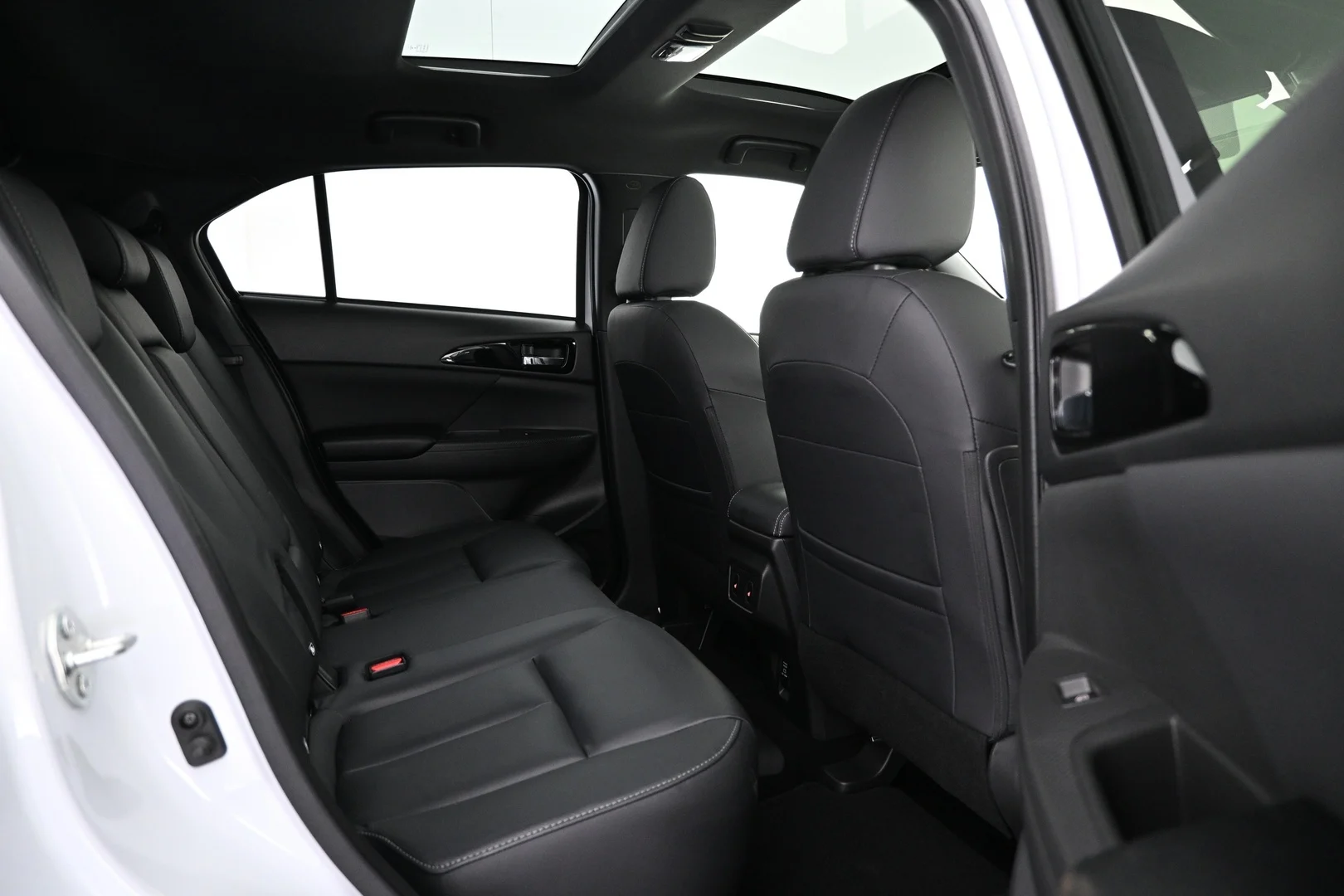 Car Image - 6vRYNOYwiwNBGm8c7dVrM4