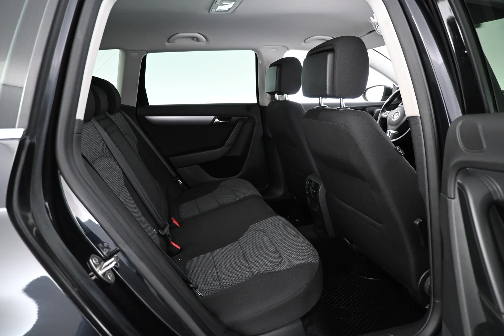 Car Image - 4ADE0O1Ah8KZHZ8MbdGVoC