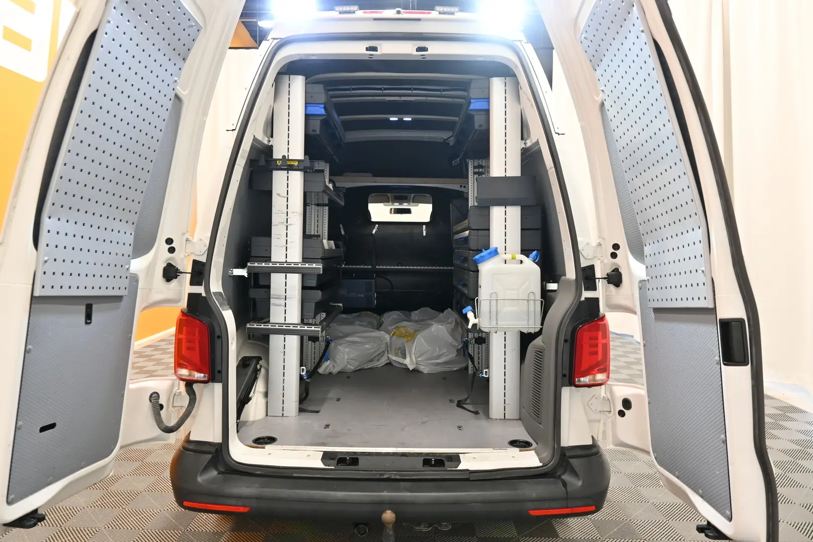 Car Image - 4hGbt8yN8qw8p2hJeqCsLy