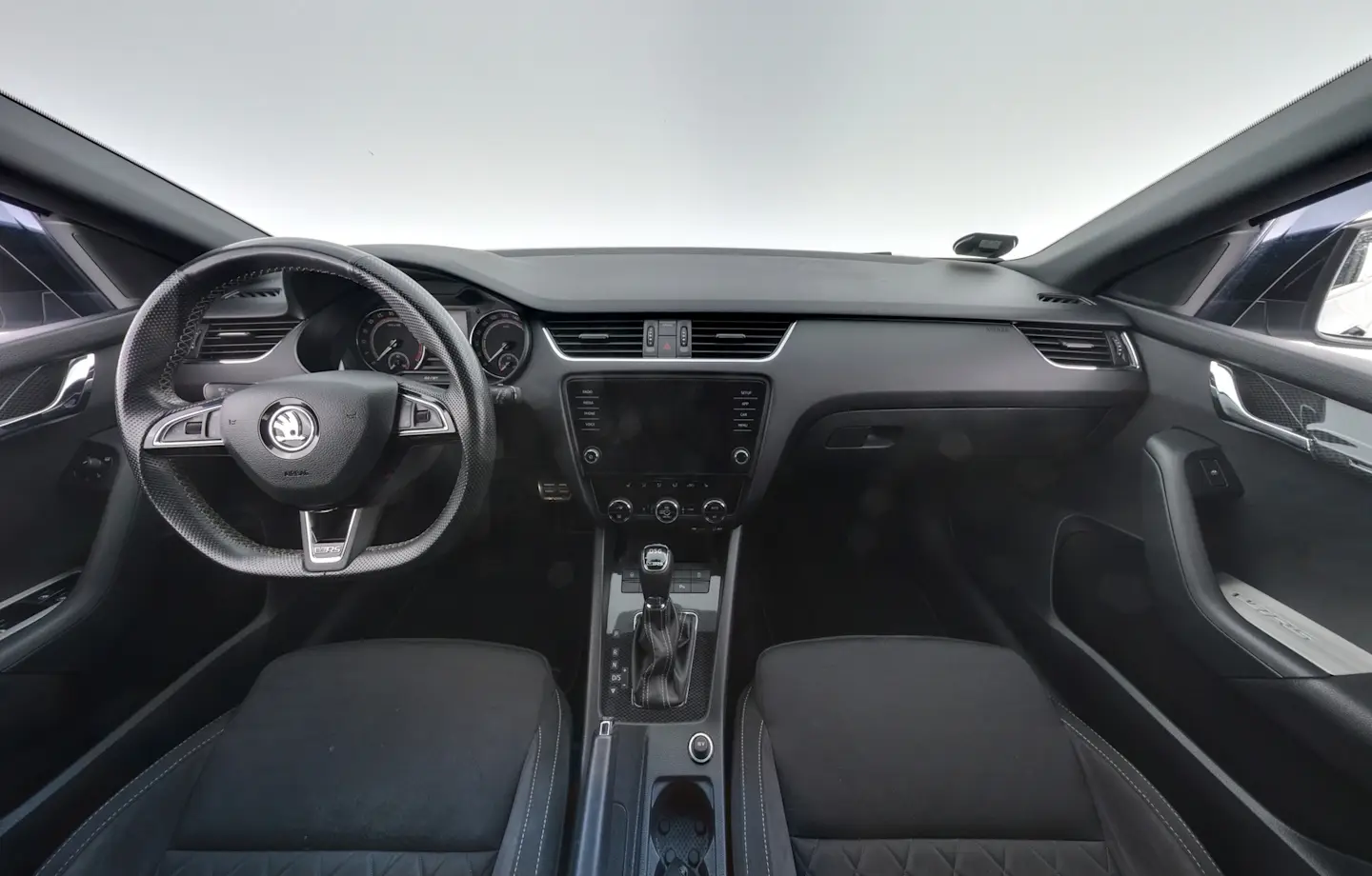 Car Image - 2Vcn7TZ0TAllvBqqhYgZ32