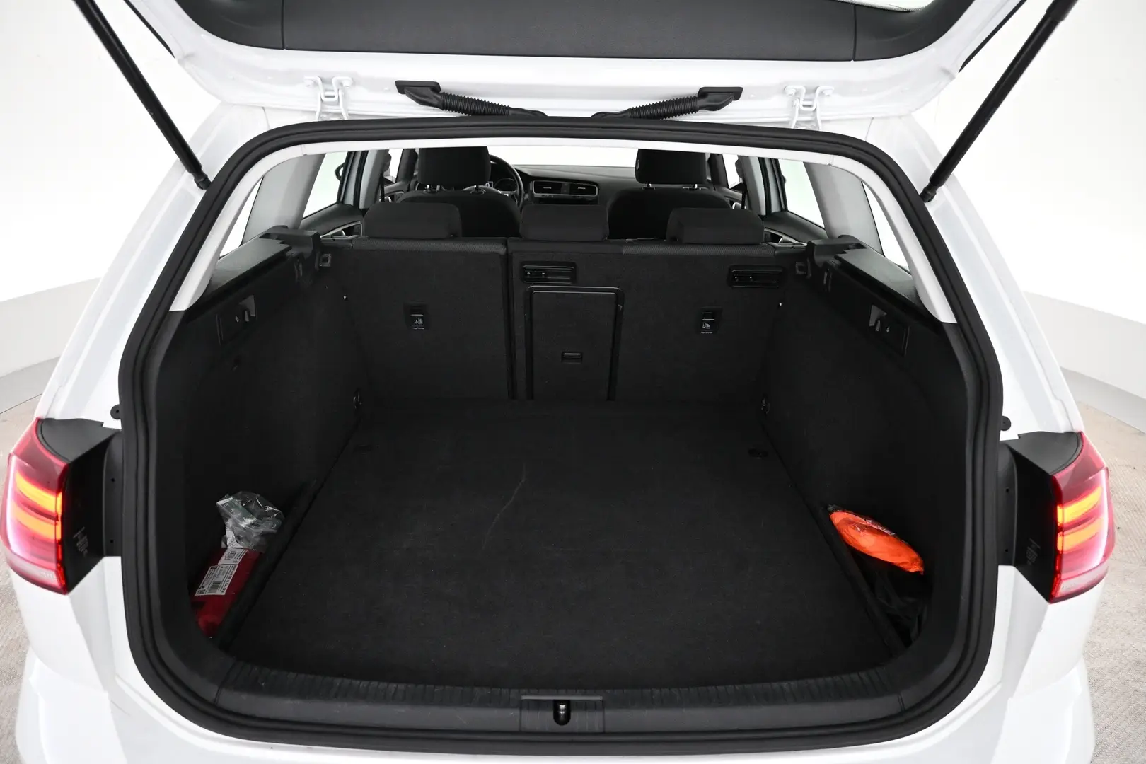 Car Image - 2DR7Ow70Xvn5tIHEfbgVDG