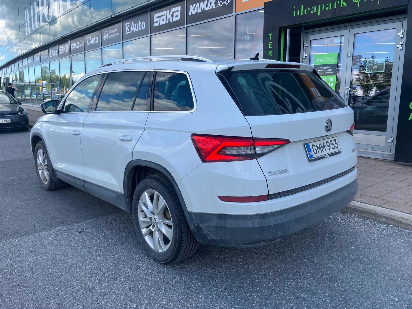 Car Image - 2lx2U9gZPkzSpSVUhiGk57