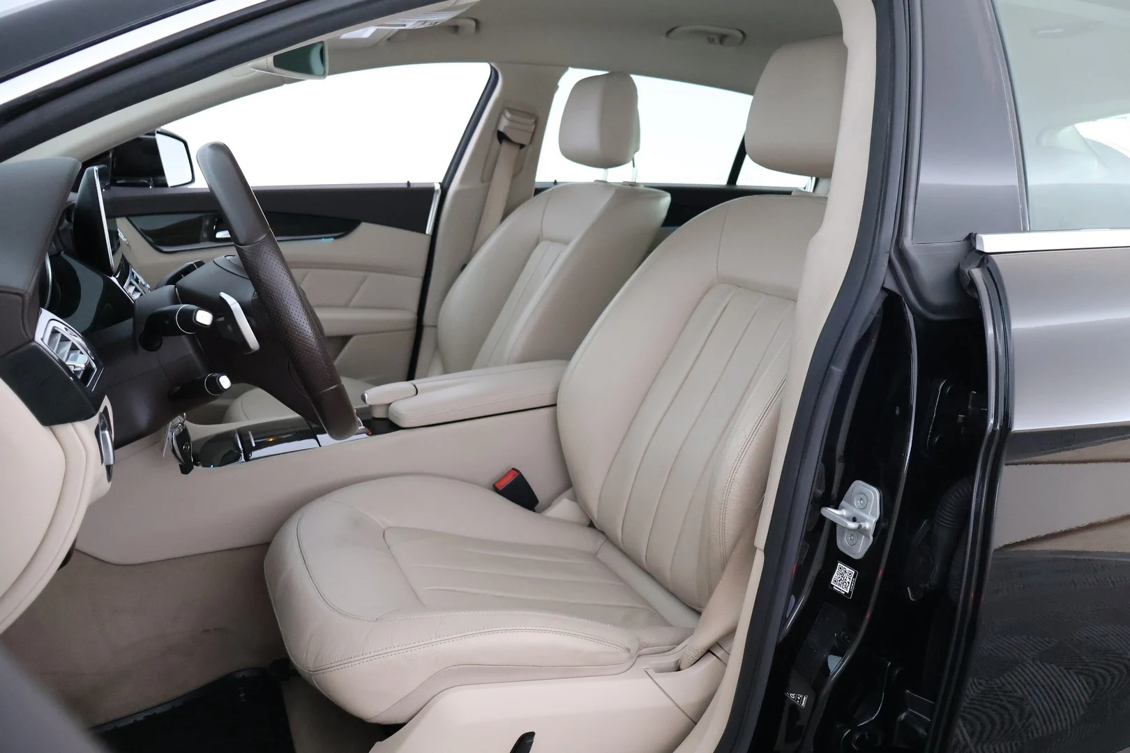 Car Image - 6u8XPSLxIgo8m12XZT656E
