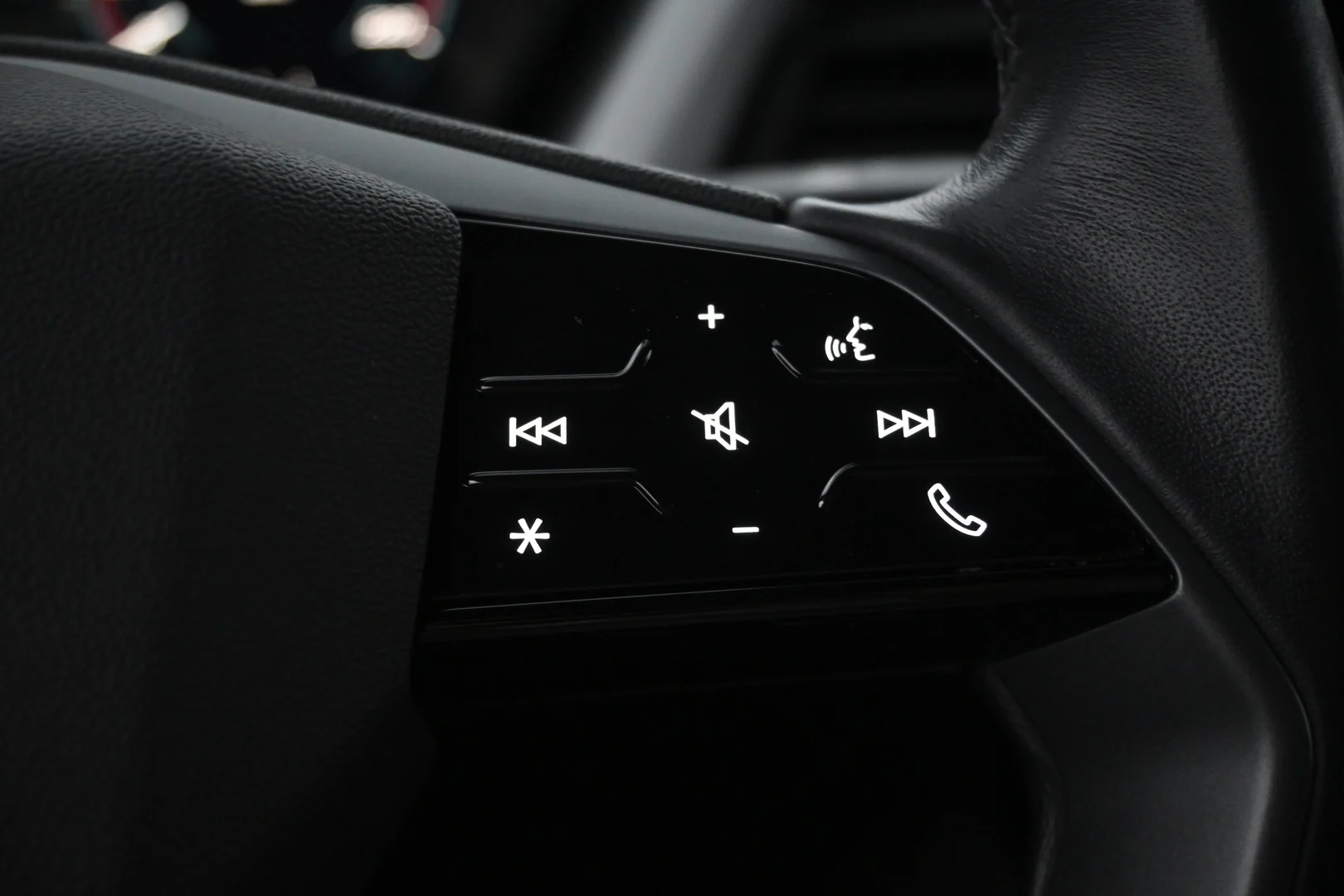 Car Image - 4MkSFGZnh8MnFvbDVEJKpg