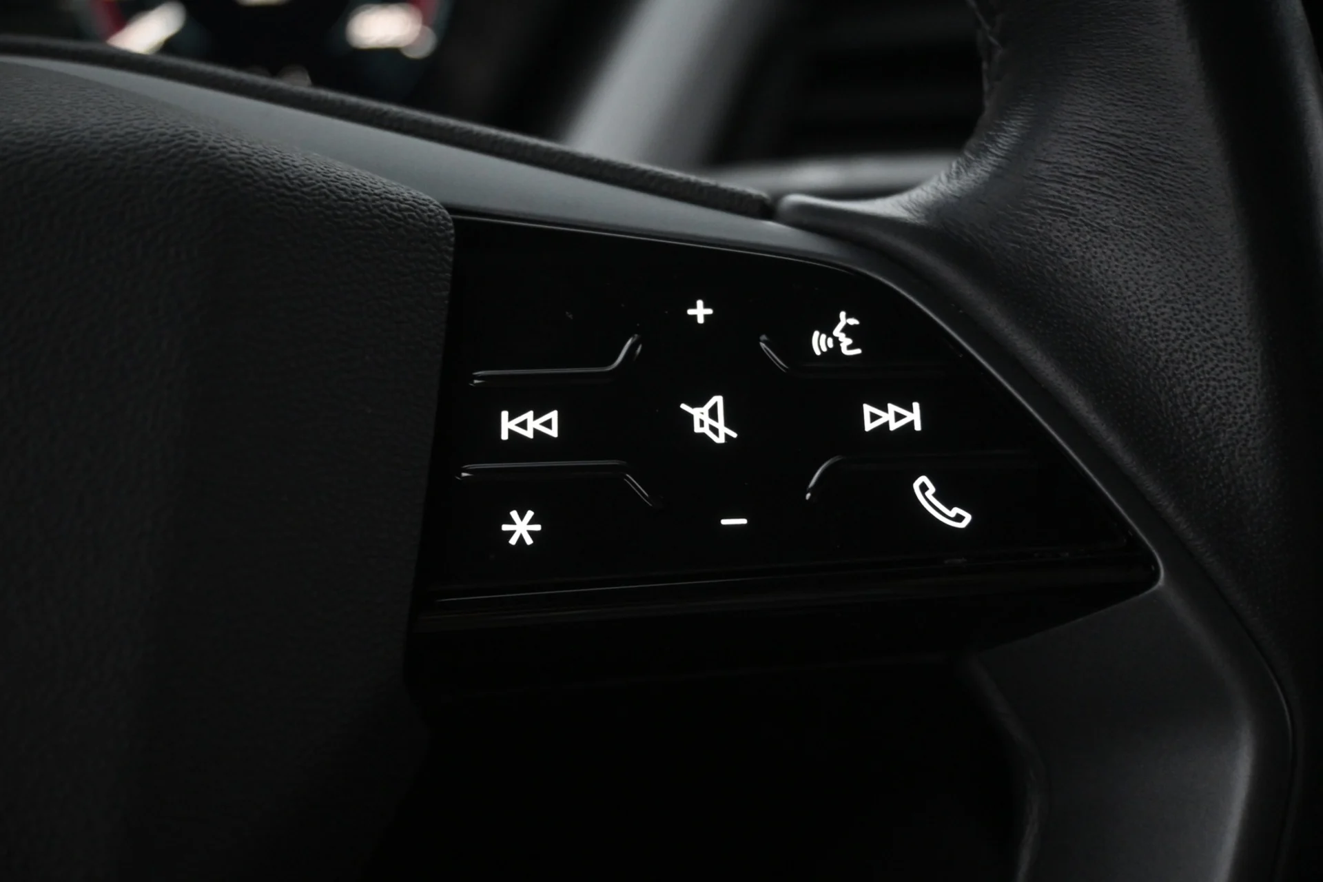 Car Image - 4MkSFGZnh8MnFvbDVEJKpg