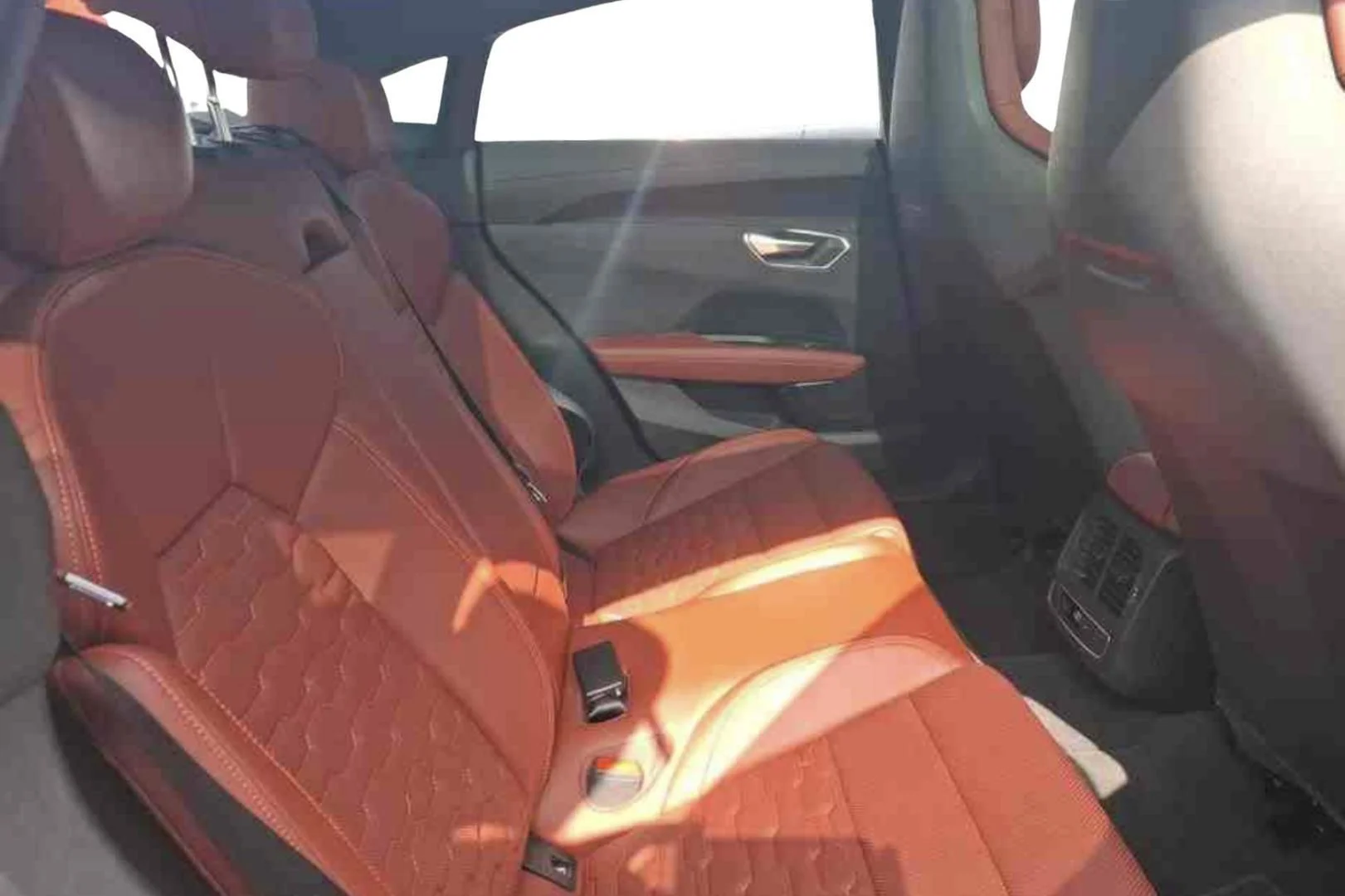 Car Image - 1cIgc0OwG8r9dGlKEv3SXX