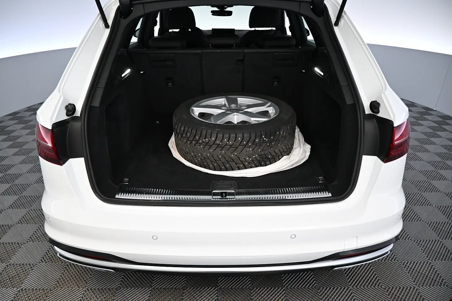 Car Image - 5aJnQO3rOuLAfAhEE4blQI