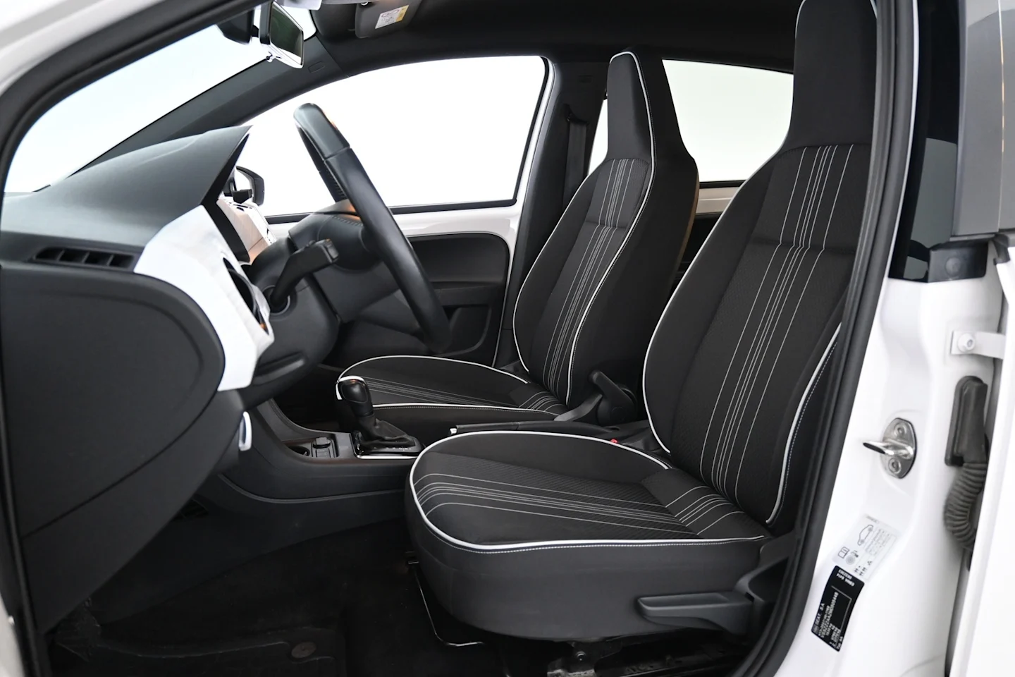 Car Image - 33gSiKYWe1SDzsVGjoF13u