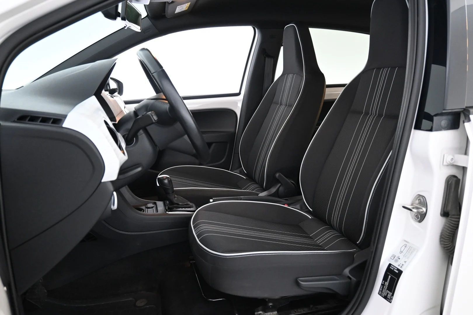 Car Image - 33gSiKYWe1SDzsVGjoF13u