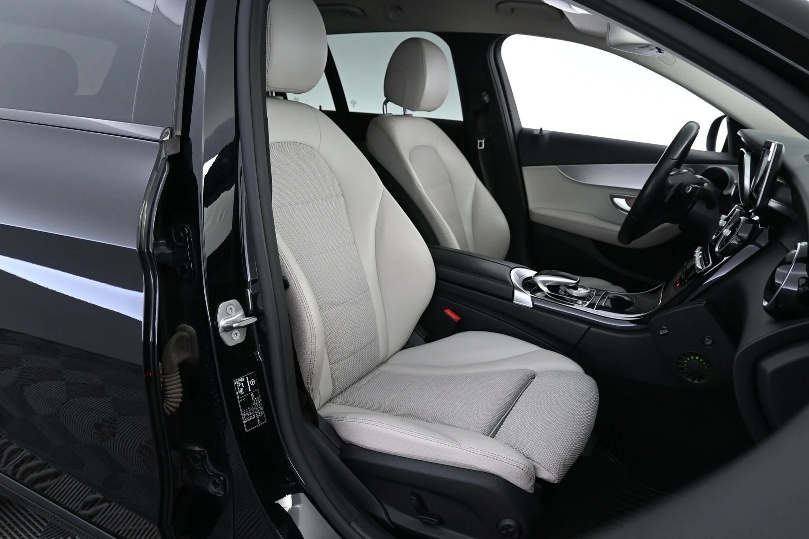 Car Image - 16x3txL7Gh68v6AJHuMkIt