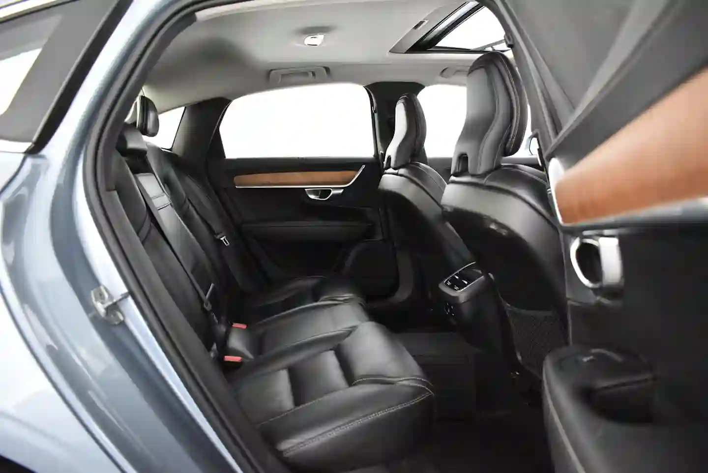Car Image - 44kxJzRqzvbMQyrDeUxTIZ