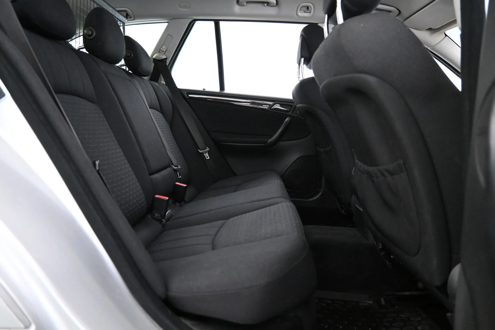 Car Image - 3iYzHrbpcDQx4v6hDazcU6