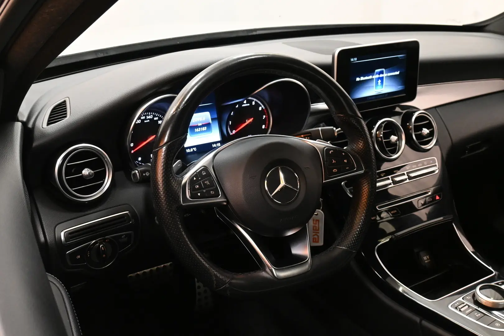 Car Image - 6oa2PnSgcKn8XiIgQU6WJO